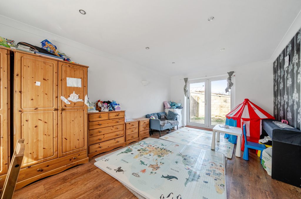 Property photo 2 of 8 1422580-9-69A9703...