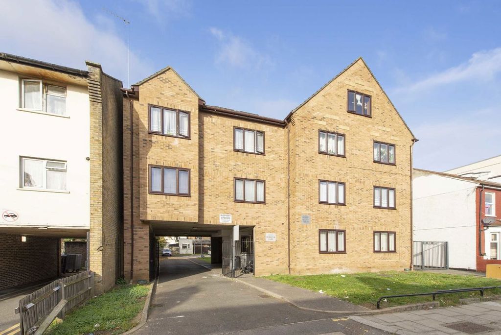 Property photo 1 of 6