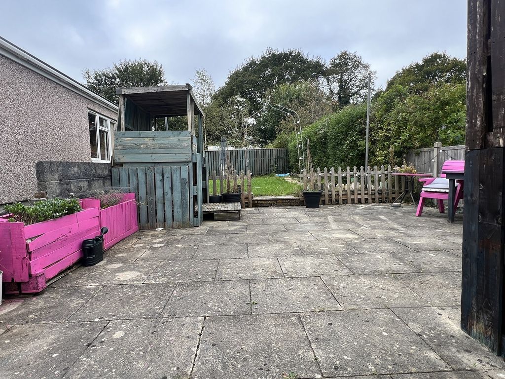 Property photo 2 of 12 Garden