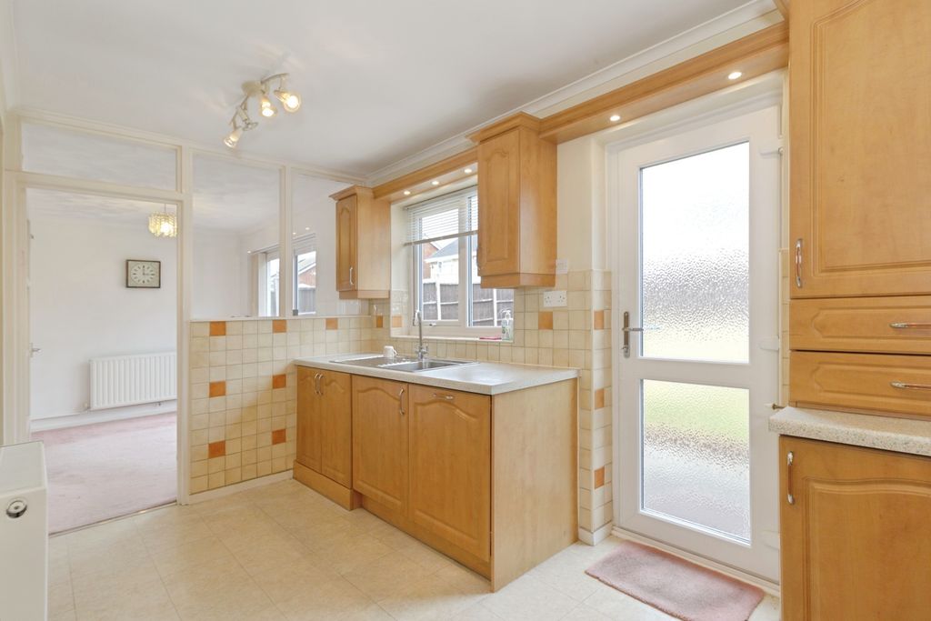 Property photo 3 of 31 Kitchen