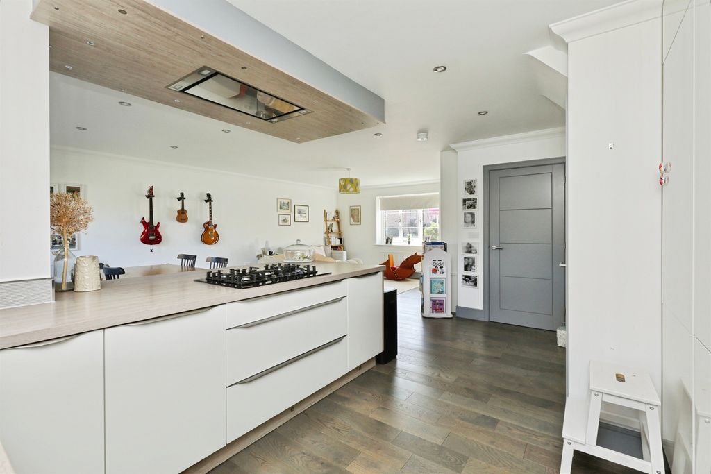 Property photo 3 of 16