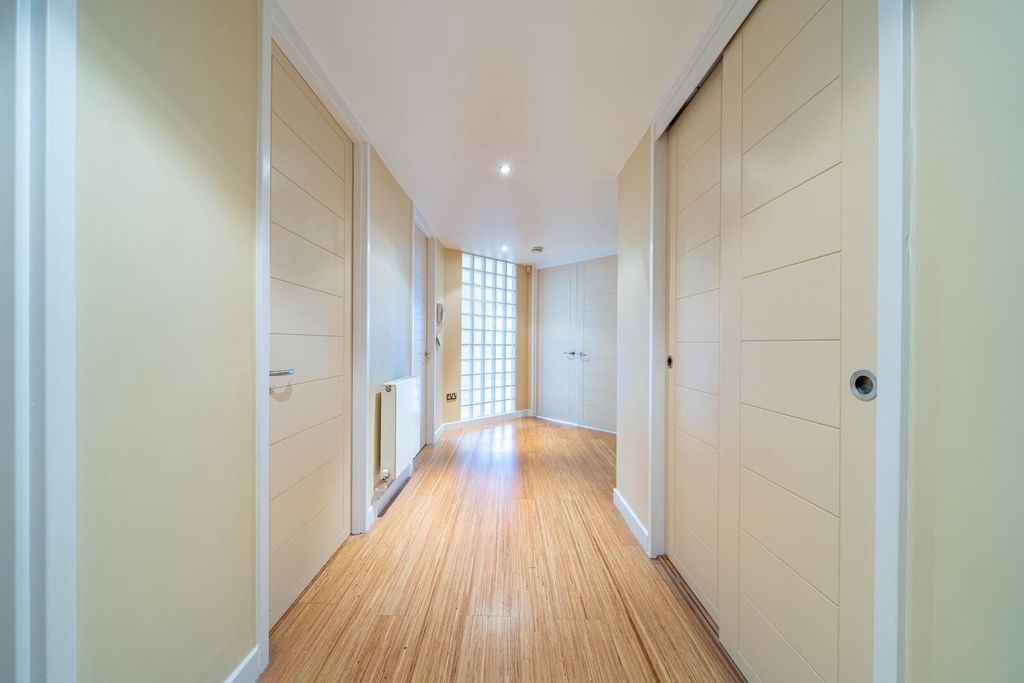 Property photo 2 of 29 Hallway