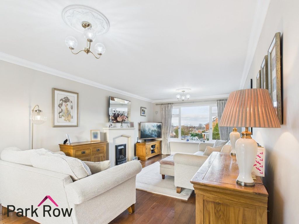 Property photo 3 of 29 Lounge