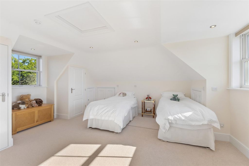 Additional image 19 of 5 bed detached house for saleThe Avenue, Petersfield GU31
