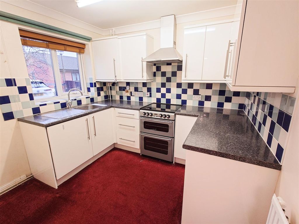 Property photo 3 of 7 Kitchen