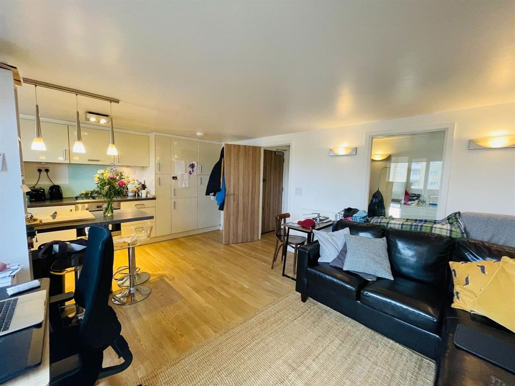 Property photo 2 of 6