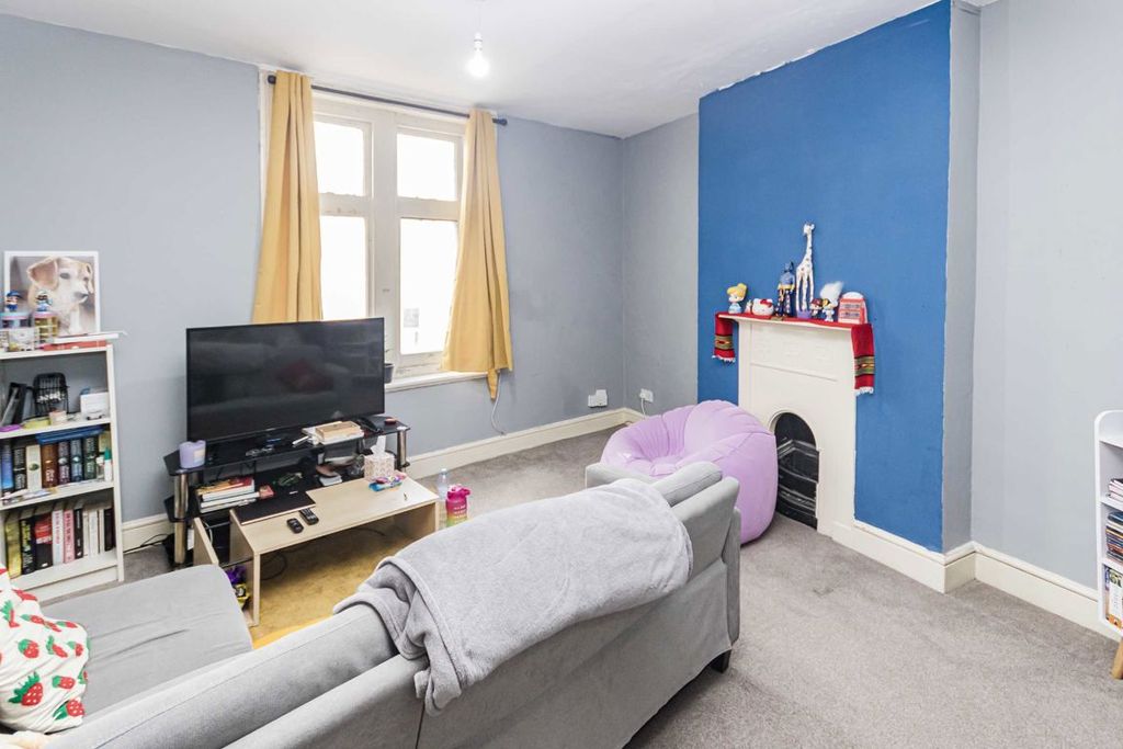 Property photo 2 of 5