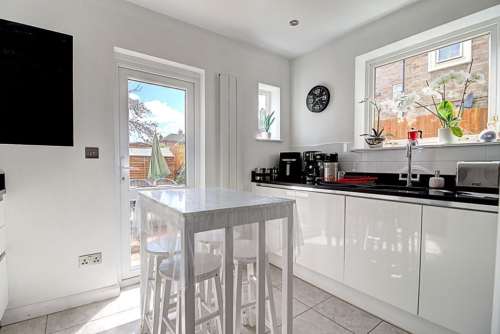 Property photo 2 of 16 Kitchen