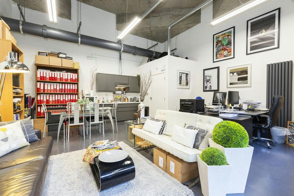 Property photo 2 of 7 123 Cellini  Street 01.Jpg