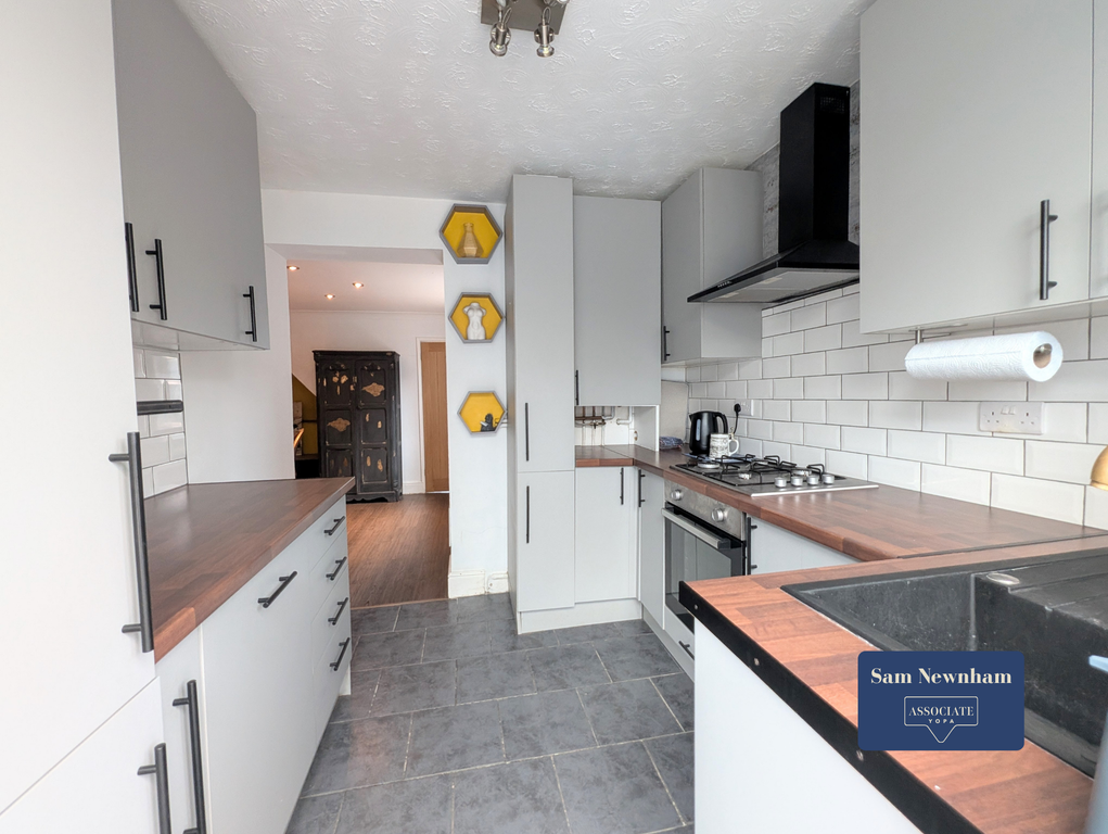 Property photo 3 of 12 Kitchen