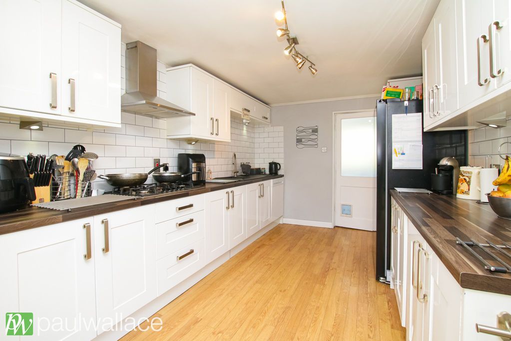 Property photo 3 of 24 Kitchen