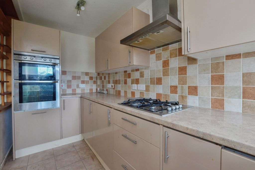 Property photo 3 of 19