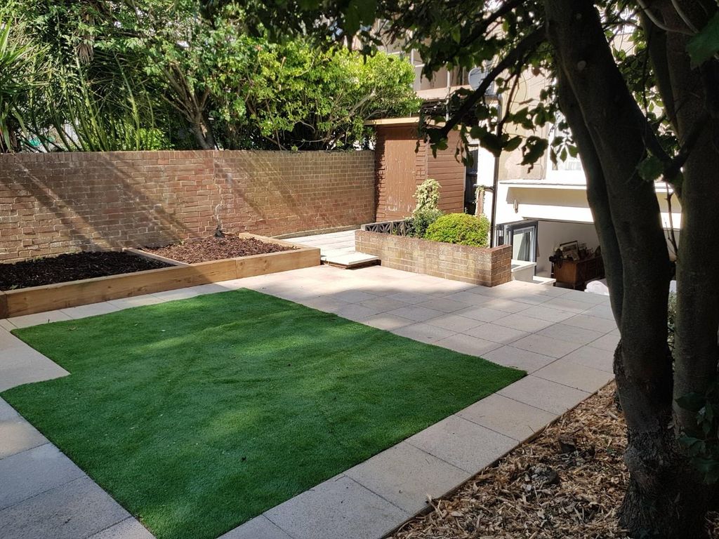 Property photo 2 of 11 19A Upperton Gardens Garden.Jpg
