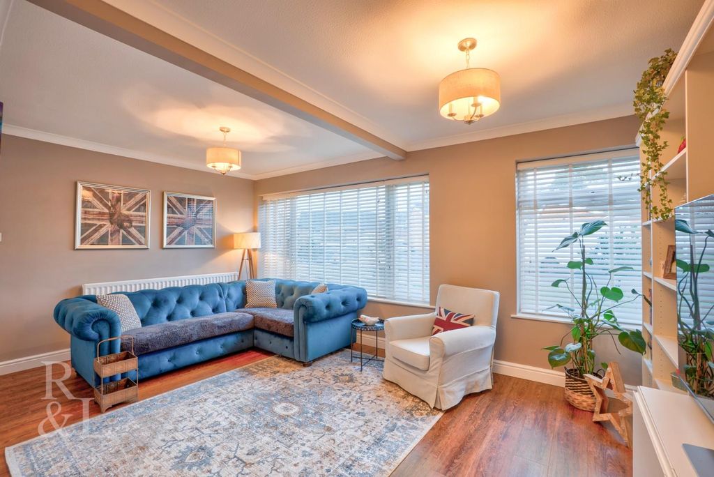 Property photo 2 of 20 7 Chilturn Rise (16).Jpg