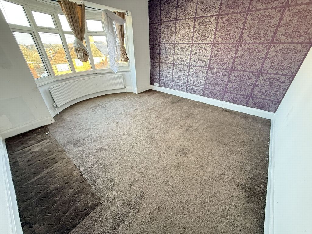 Property photo 2 of 5 Bedroom