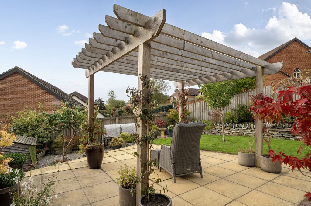 Property photo 3 of 14 Garden