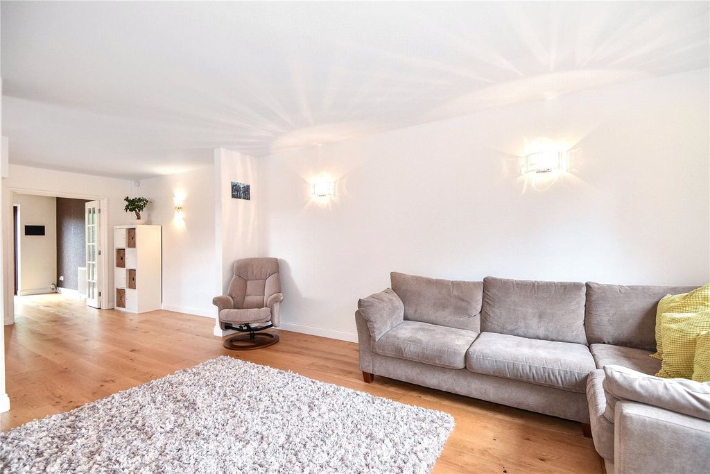 Property photo 3 of 16 Picture No. 01