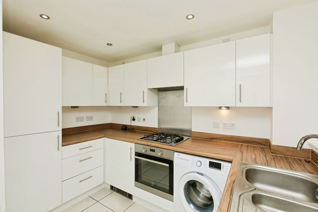 Property photo 2 of 20 Kitchen