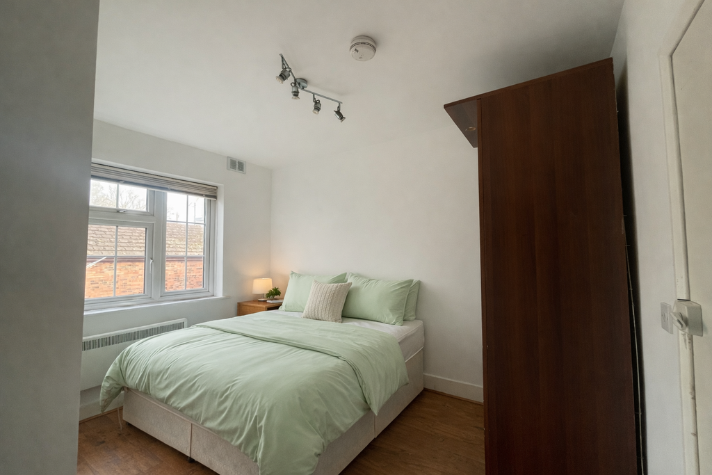 Property photo 1 of 9 Cover