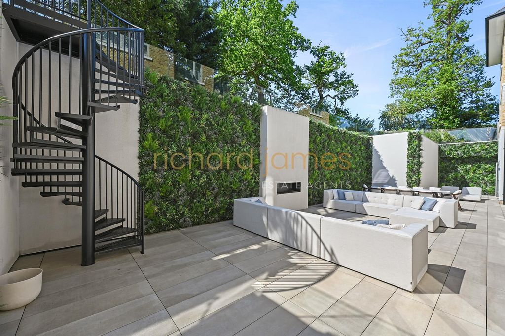 Additional image 24 of 3 bed flat to rentElizabeth Grove, Bushey Heath WD23