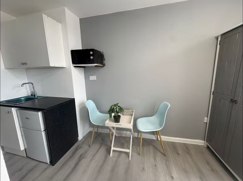 Property photo 2 of 3