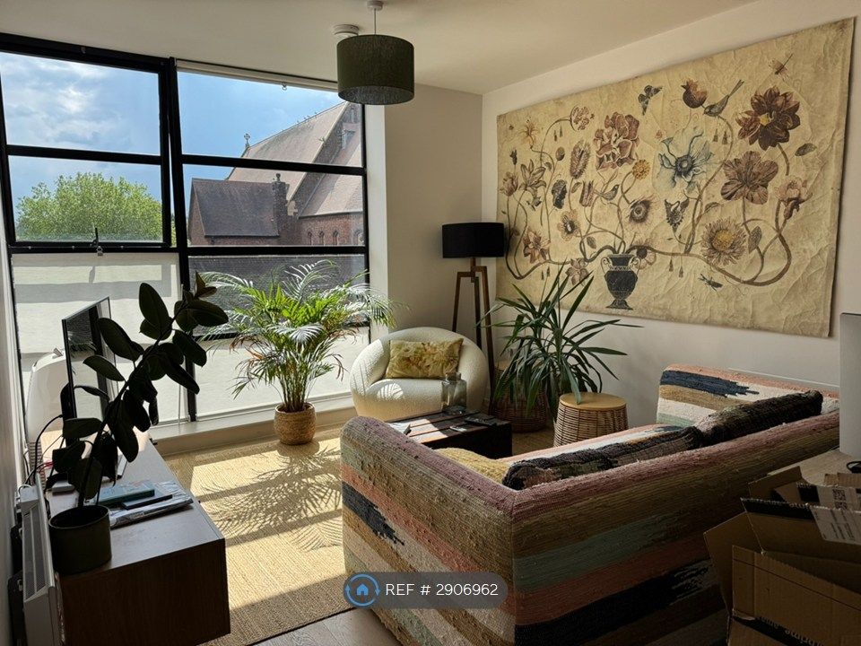 Property photo 1 of 10 Lounge