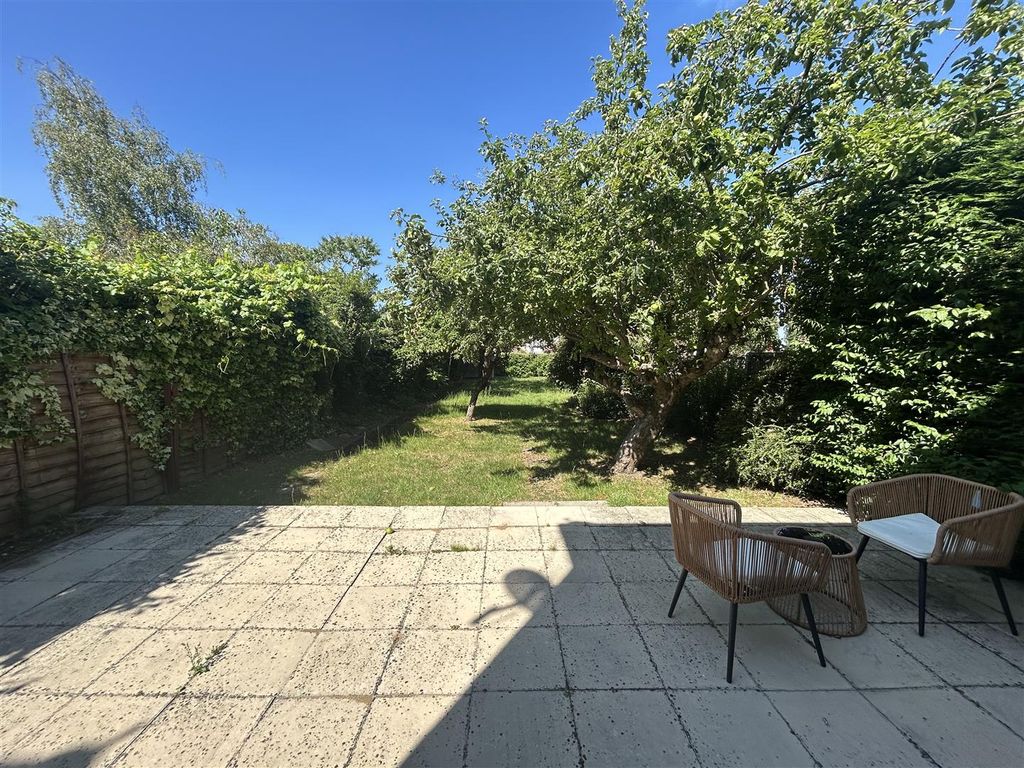 Property photo 3 of 16 Garden: