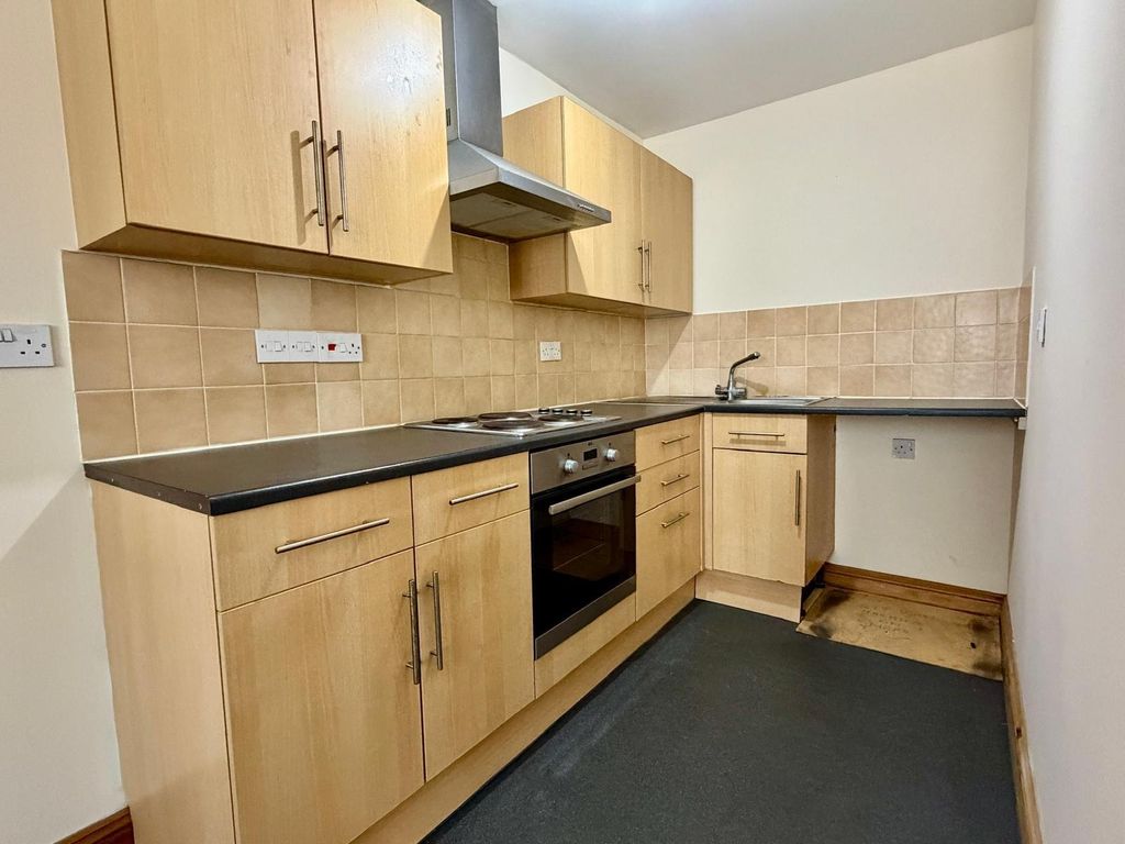 Property photo 3 of 8 Kitchen