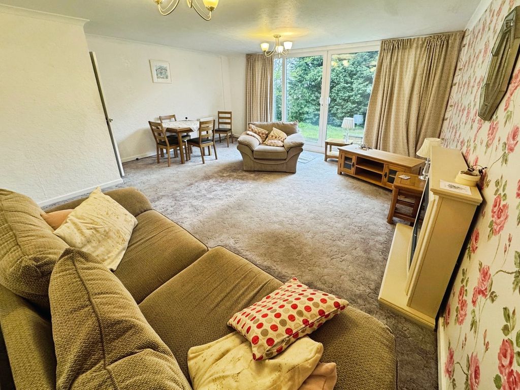 Property photo 3 of 20 Lounge/Dining Room