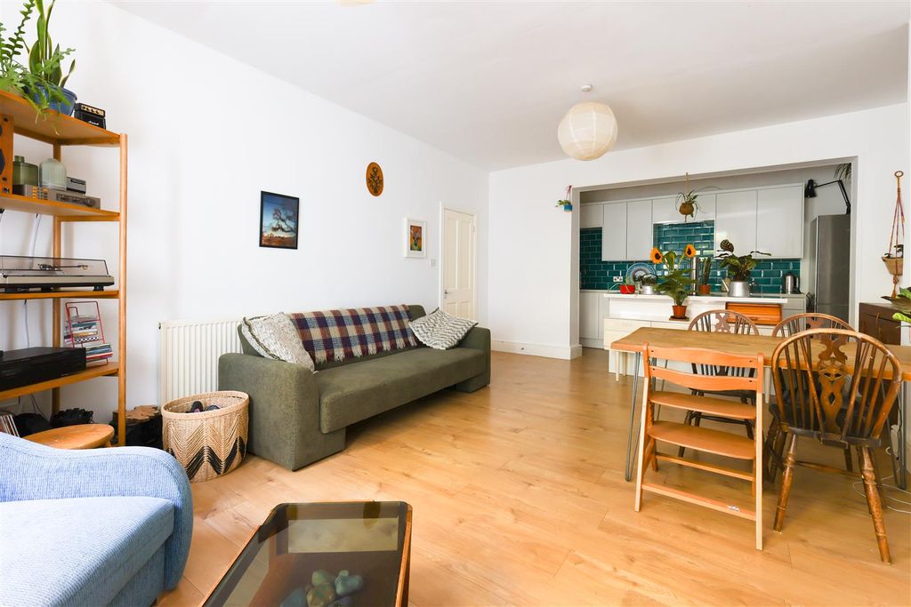 Property photo 3 of 20 Living Space