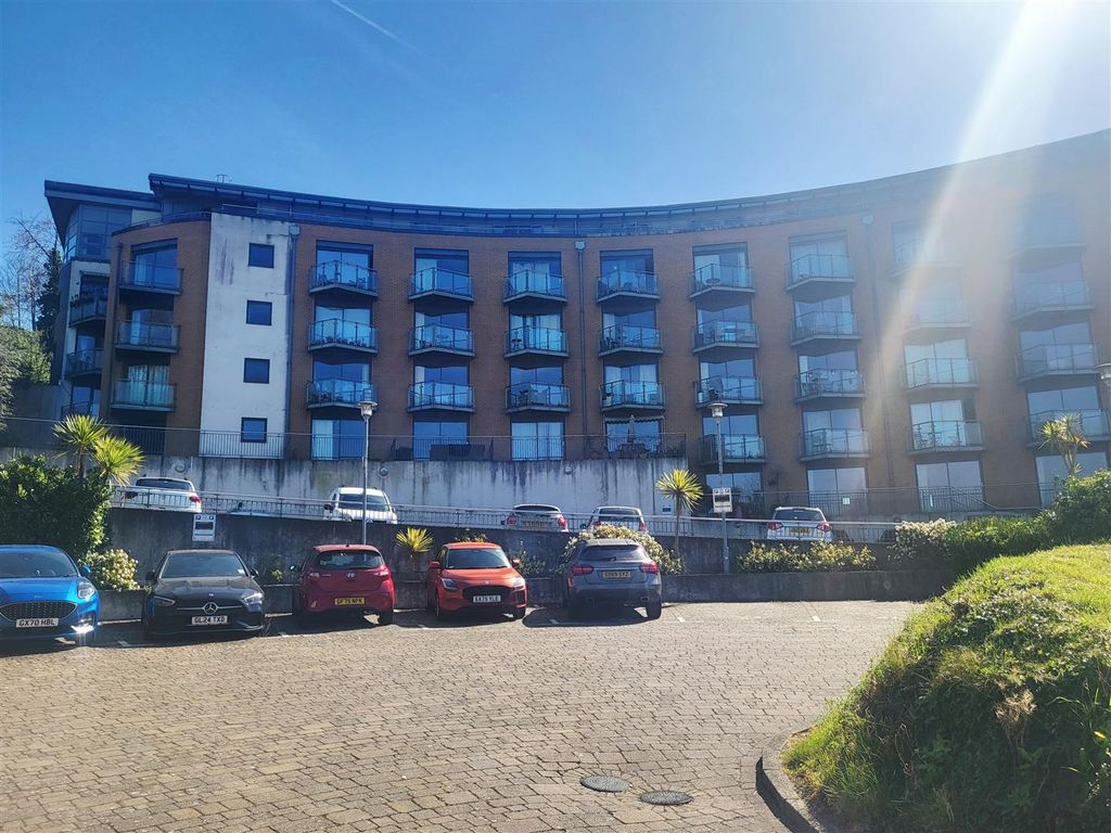 Property photo 1 of 7 The Eye