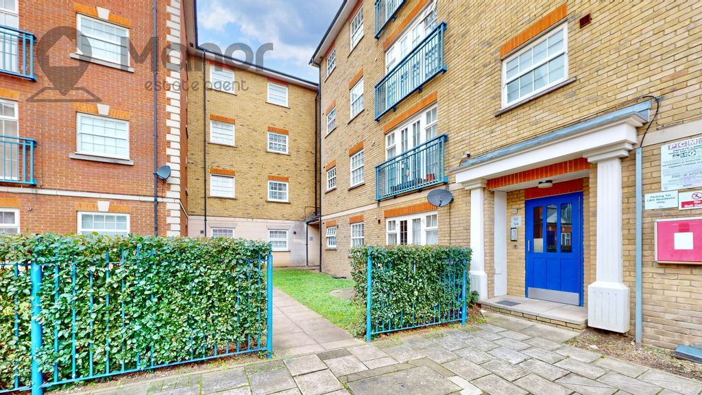 Property photo 2 of 17 Queensberry-Place-01212025_163353
