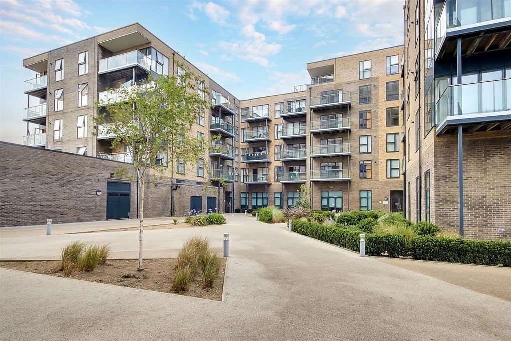 Property photo 1 of 11 Q9Mjbzchsk6Syy1T-Ep7Jw.Jpg