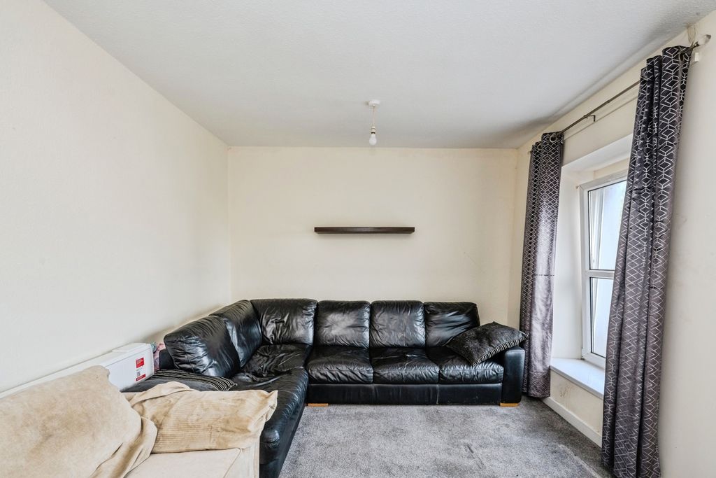 Property photo 2 of 18 Pbox-Img.Jpg