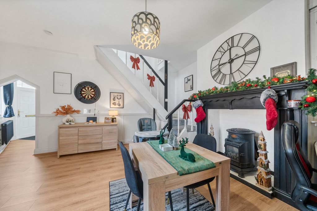 Property photo 2 of 21