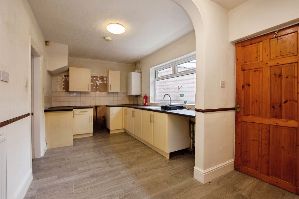 Property photo 2 of 17
