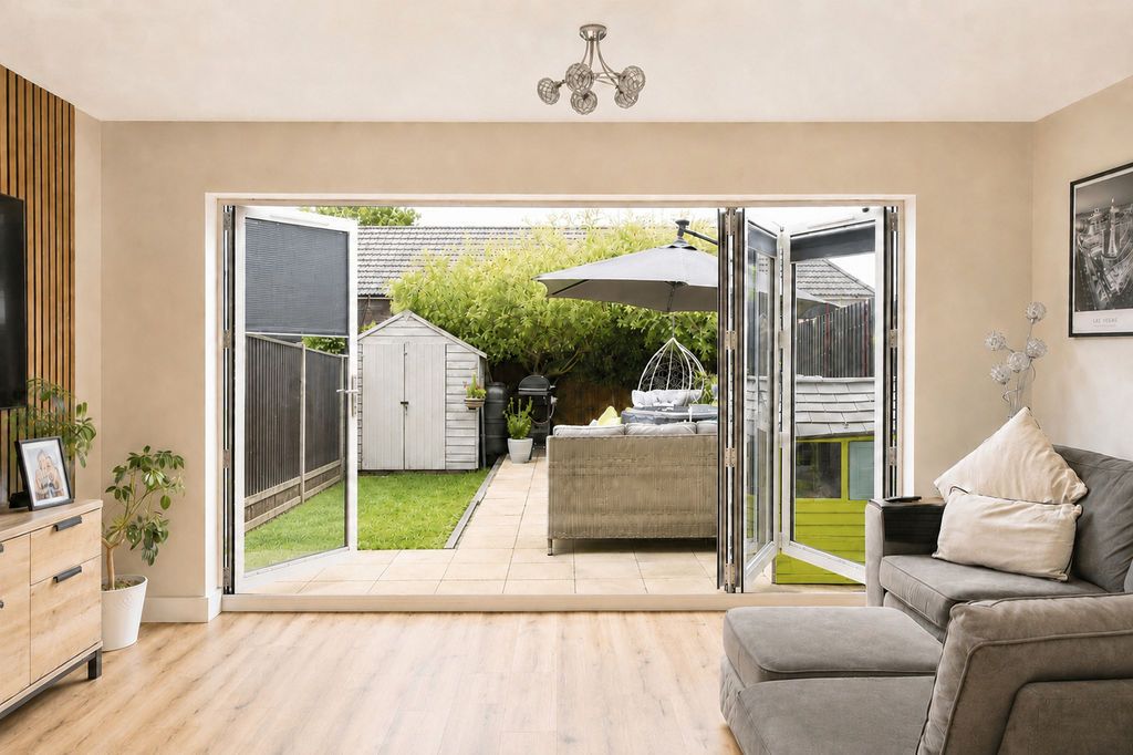 Property photo 2 of 12 Lounge - Garden