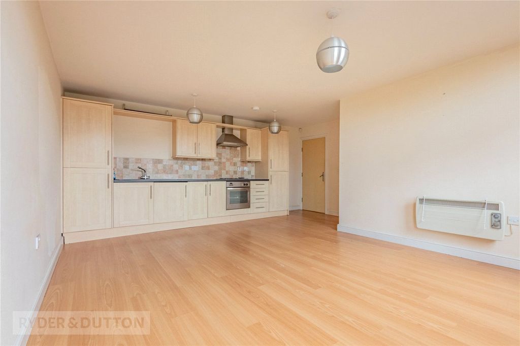 Property photo 3 of 19 Living Kitchen