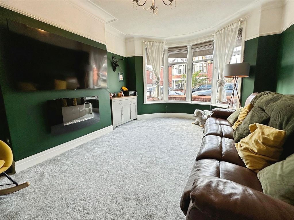 Property photo 2 of 12 Lounge