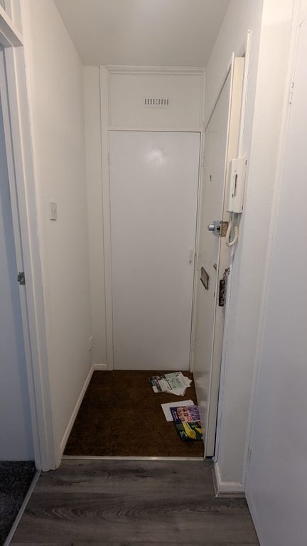 Property photo 3 of 10 Hallway