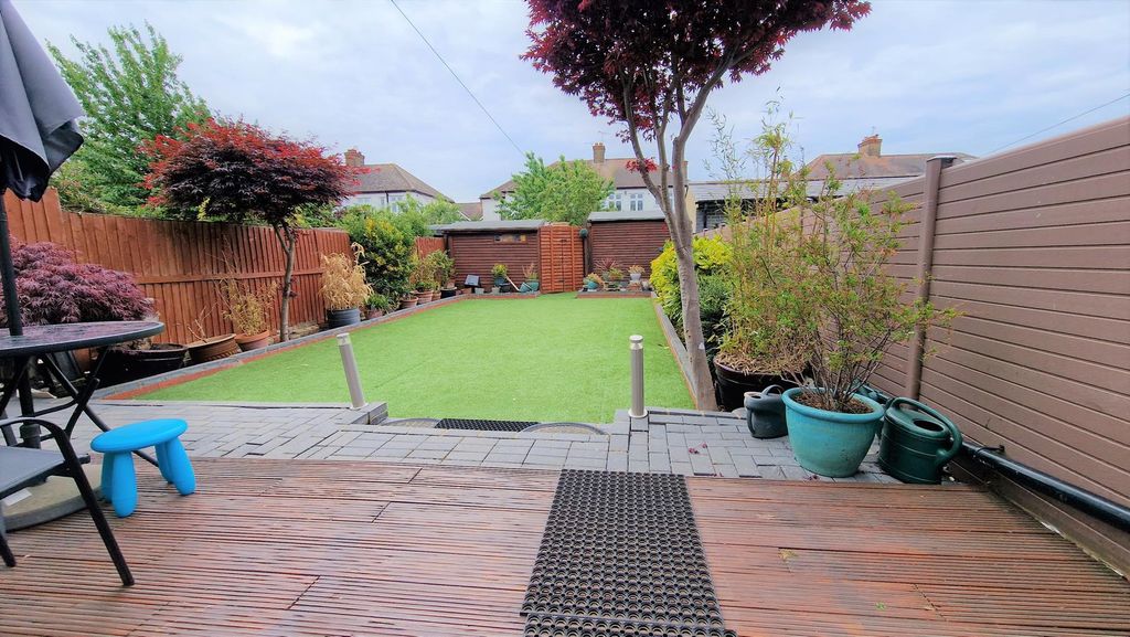 Property photo 3 of 13 Garden .Jpg