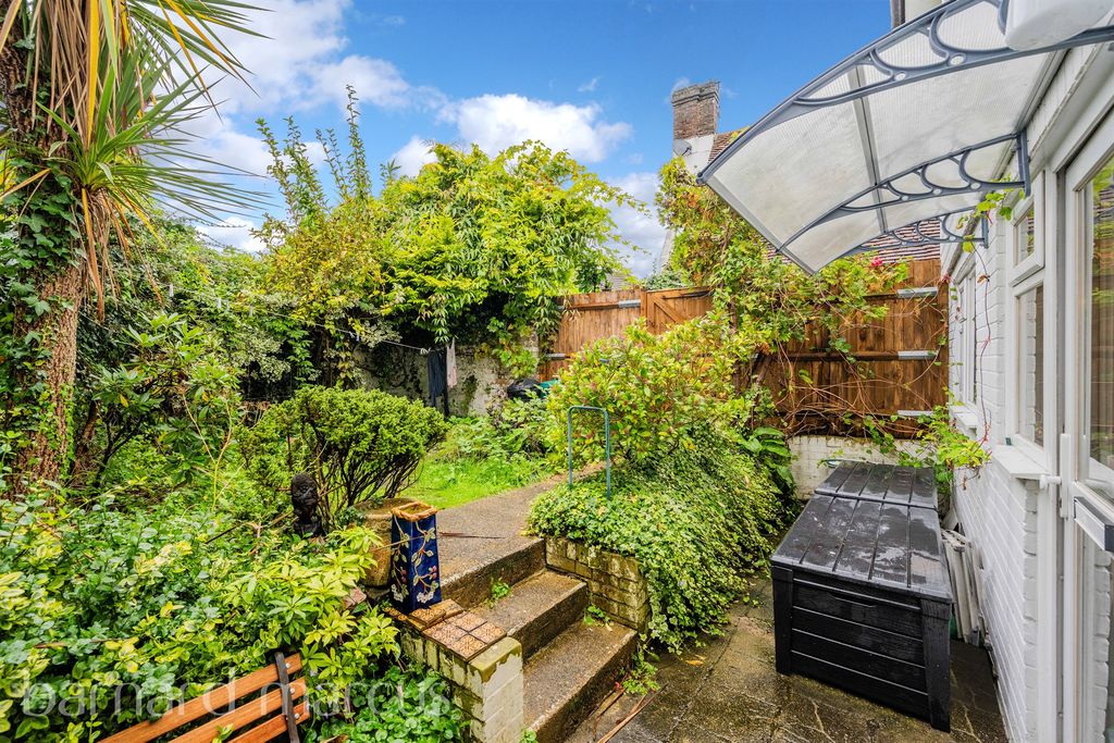 Property photo 2 of 11