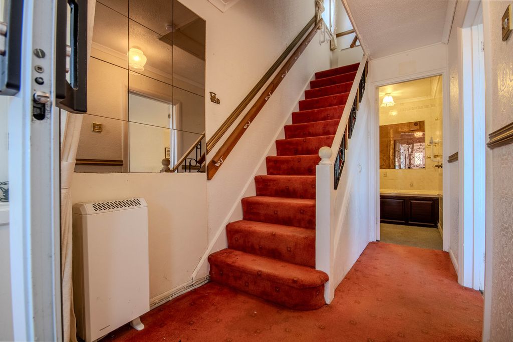 Property photo 2 of 35