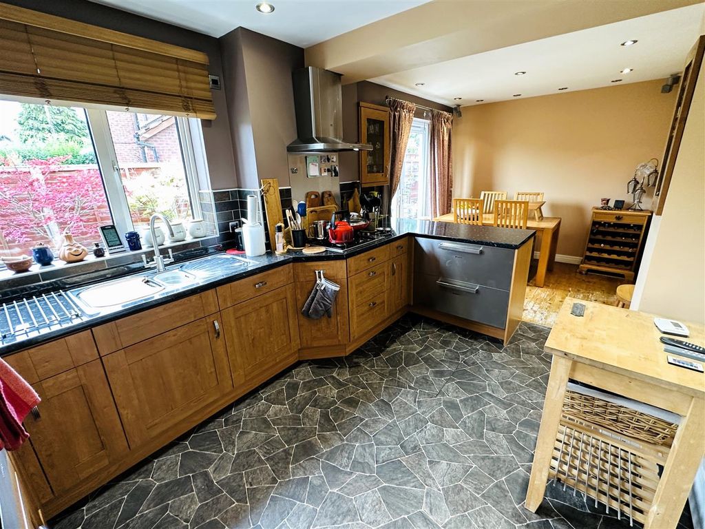 Property photo 2 of 21 Kitchen
