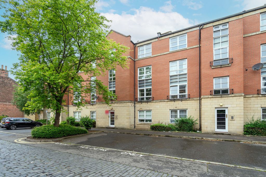 Property photo 1 of 37