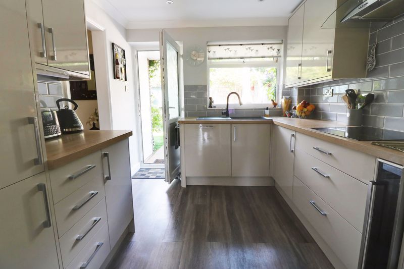 Property photo 3 of 19 Kitchen