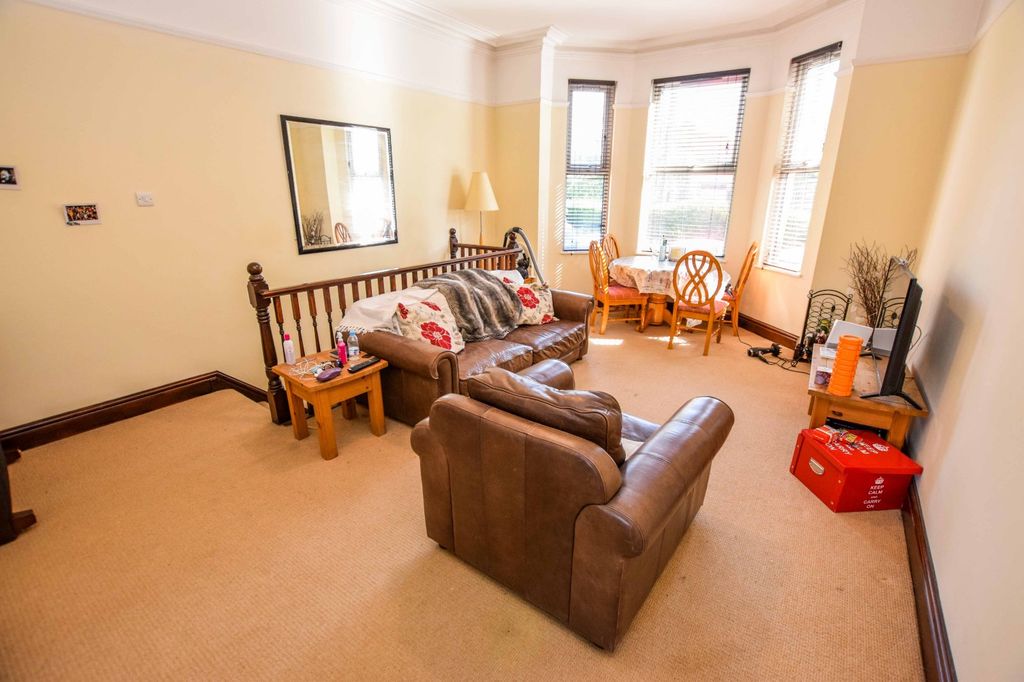 Property photo 2 of 8 Picture No. 16