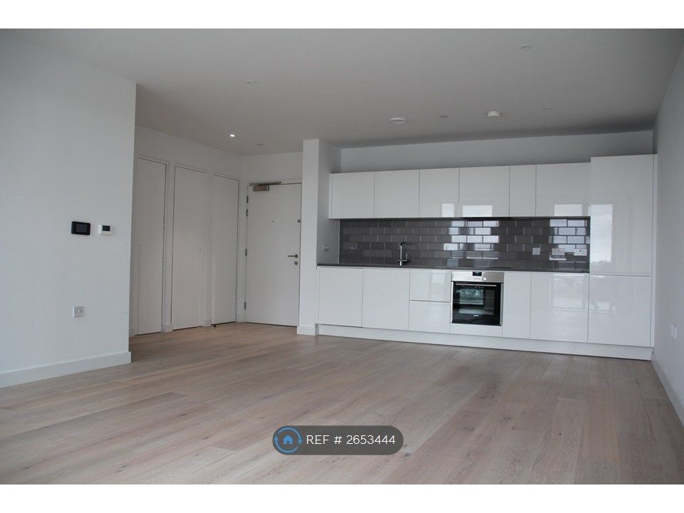 Property photo 2 of 23 Living Room_5