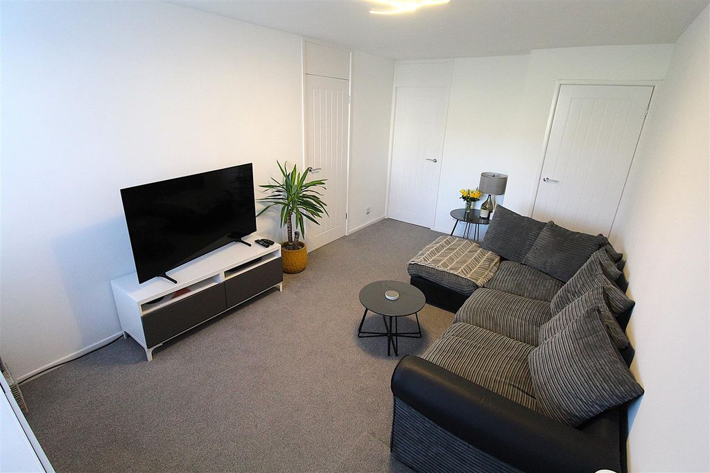 Property photo 2 of 8 5.Jpg