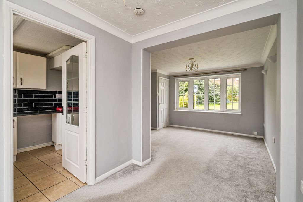 Property photo 3 of 17 Lounge / Diner